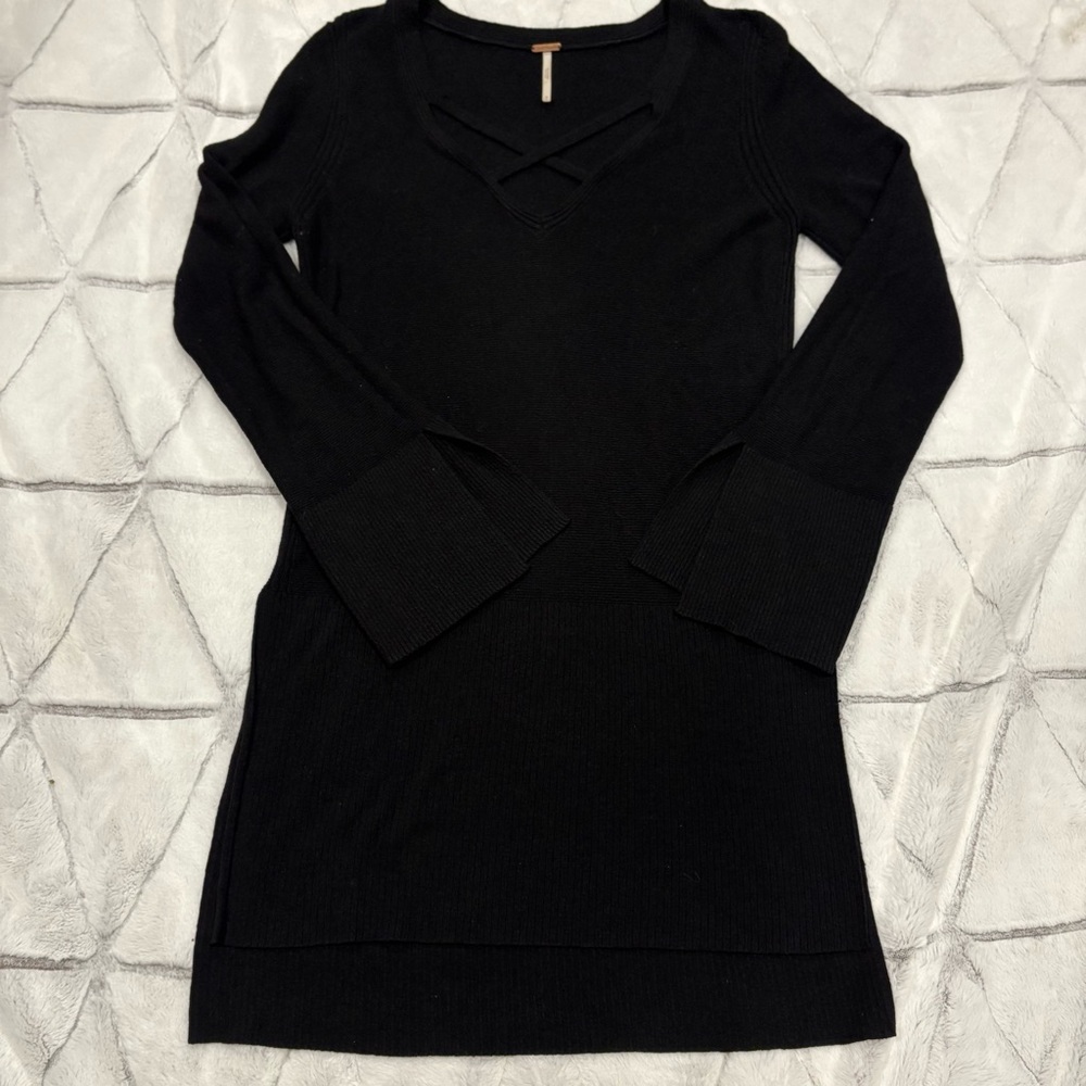 Free People Criss Cross Front Sweater Size M Hi Lo Hem Slit Sleeve Cuffs Black